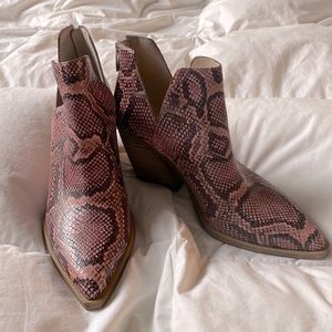 PINK SNAKE BOOTIES / Vince Camuto / leather with wooden sole / Women’8